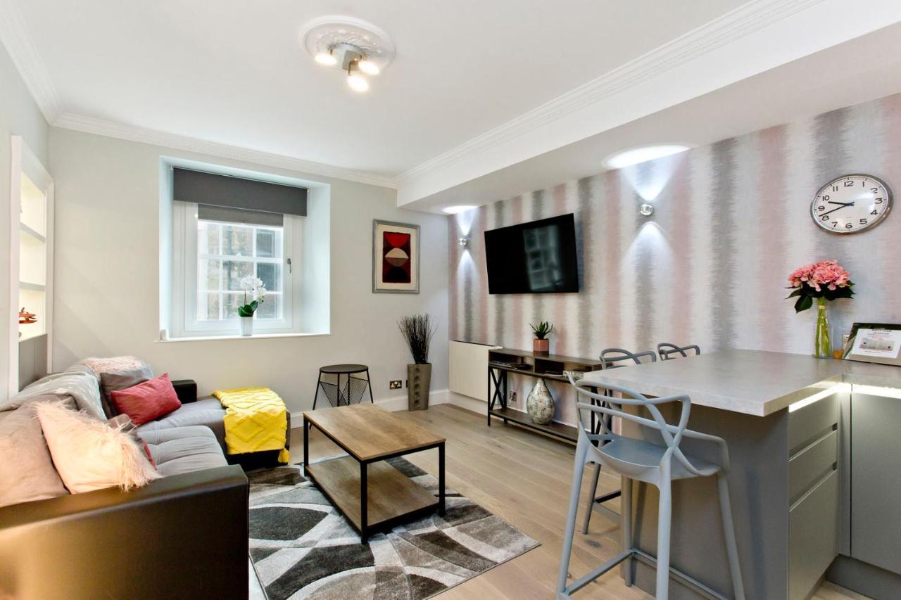 Ultra Modern, West End Village, Refurbished 1 Bed Appartement